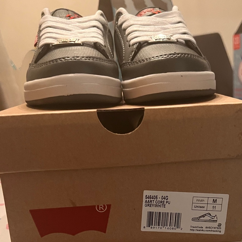 Levis brand new kids shoes size 11